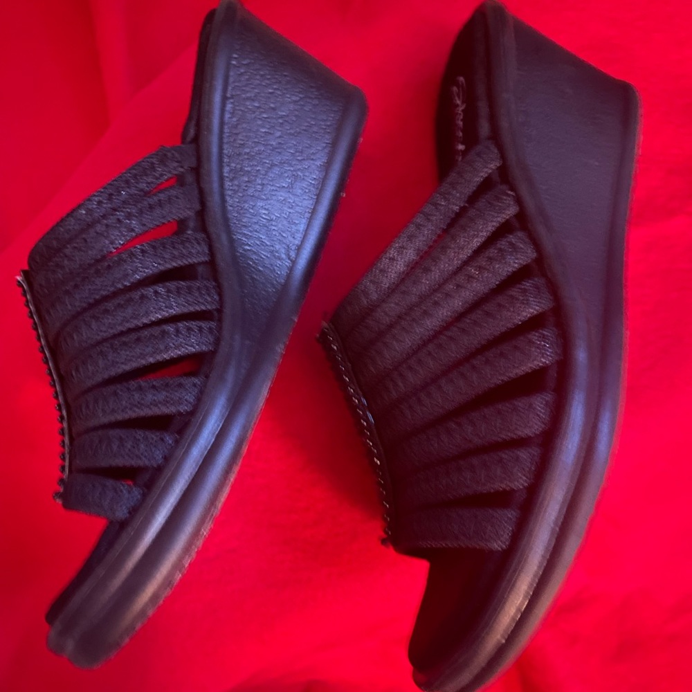 Sketchers Black Wedge Sandals - Picture 5 of 8